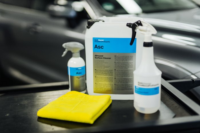 Speciální čistič povrchů v interiéru Koch Allround Surface Cleaner 500ml 367500-1
