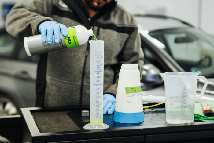 Čistič kůže, textílie a plastů Koch Mehrzweckreiniger 1 l-3